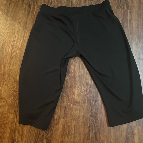 Nike Dri-Fit Capri Pants - Picture 2 of 3